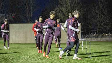 Die FC Bayern U19 im Training vor dem Auswärtsspiel gegen den Nachwuchs des 1. FC Köln in der DFB-Nachwuchsliga.