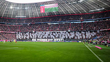 Choreo der FC Bayern-Fans vor dem Heimspiel gegen Holstein Kiel