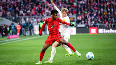 Spielszene aus dem Bundesliga-Duell FC Bayern vs. Holstein Kiel
