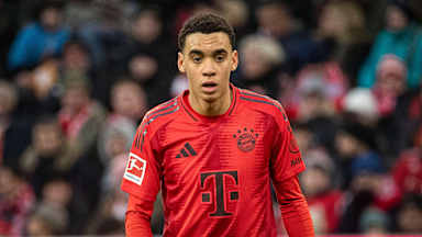 Jamal Musiala im Spiel des FC Bayern gegen Holstein Kiel
