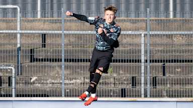 Lennart Karl jubelt nach seinem Führungstreffer in Köln.