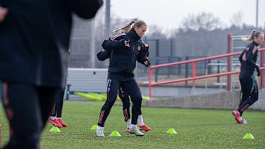 Klara Bühl läuft im Training auf dem Platz.