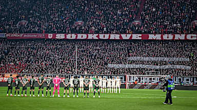 Bayern players and fans remember victims of Munich attack ahead of Celtic game