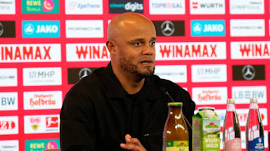 Vincent Kompany auf der Pressekonferenz nach dem Bundesliga-Spiel des FC Bayern beim VfB Stuttgart