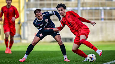 Adin Ličina im Spiel der FC Bayern Amateure gegen den FC Würzburger Kickers