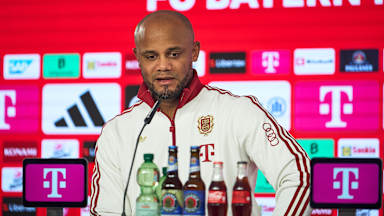 Vincent Kompany spricht im Presetalk des FC Bayern