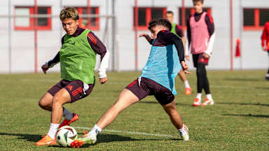 Angelo Brückner und Younes Aitamer im Training der Amateure.