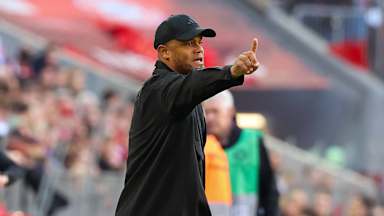 Vincent Kompany gibt Anweisungen im Spiel gegen Bochum