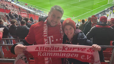 Lena und Michael aus dem Allgäu in der BayArena beim Achtelfinalspiel