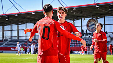 Spielszene aus dem Duell FC Bayern U19 gegen FC Schalke 04 U19