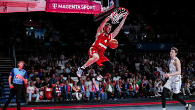 Jack White erzielte seine ersten Punkte für den FCBB per Dunk