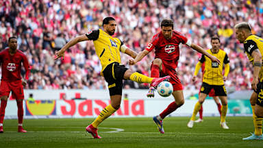 Spielszene aus dem Bundesliga-Duell FC Bayern vs. Borussia Dortmund