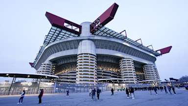 Außenansicht des Giuseppe-Meazza-Stadions in Mailand