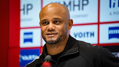 Vincent Kompany auf der Pressekonferenz nach dem Bundesliga-Spiel des FC Bayern beim 1. FC Heidenheim