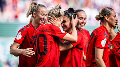 FC Bayern gratuliert zum Gewinn des Double aus Meisterschaft und Pokal