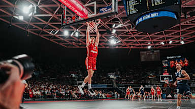 Der FC Bayern Basketball empfängt den Absteiger aus Göttingen im BMW Park