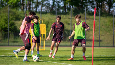 Die FC Bayern U19 beim Training am Campus.