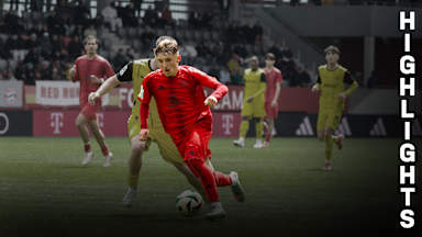 Spielszene aus dem Duell der FC Bayern U19 gegen Borussia Dortmund
