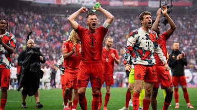 Joshua Kimmich jubelt lautstark in Leipzig mach einem Bundesliga-Spiel des FC Bayern