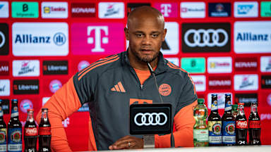Vincent Kompany antwortet im Pressetalk des FC Bayern