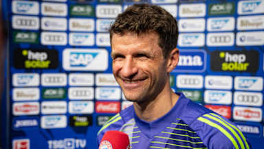 Thomas Müller spricht im Interview nach dem Bundesliga-Spiel des FC Bayern bei TSG Hoffenheim