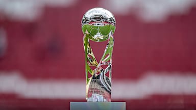 Der Supercup-Pokal