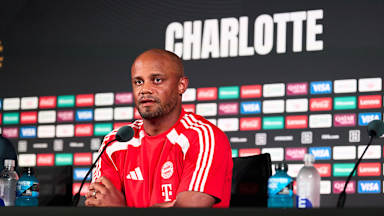 Alt-Tag: Vincent Kompany spricht auf der PK vor dem Spiel gegen Benfica Lissabon