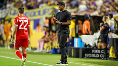 Vincent Kompany mit Raphael Guerreiro
