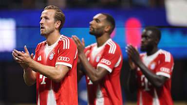 Harry Kane, Jonathan Tah und Dayot Upamecano nach dem Klub-WM-Viertelfinale zwischen dem FC Bayern und Paris Saint-Germain