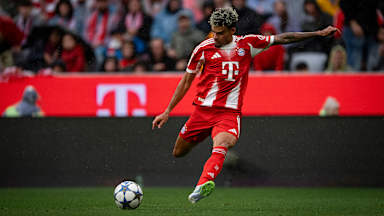Luis Diaz kicks the ball during the preseason friendly between FC Bayern and Olympique Lyon.