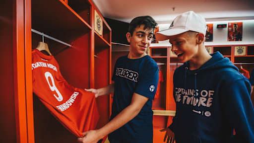 10_allianz-football-camp_190827_all