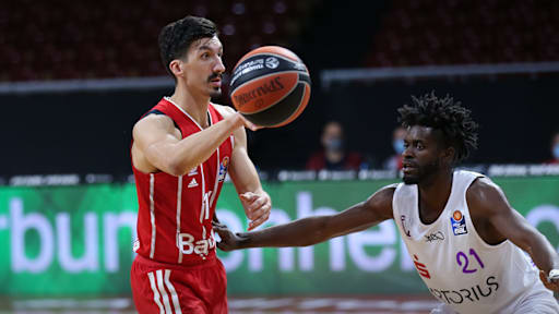 djedovic_fcbbvsgoettingen_200926_1x1_cstickel