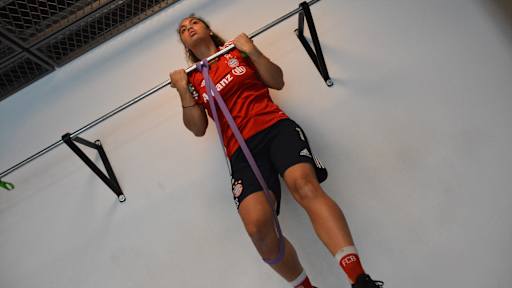 8-frauenfitness_fcb_210218