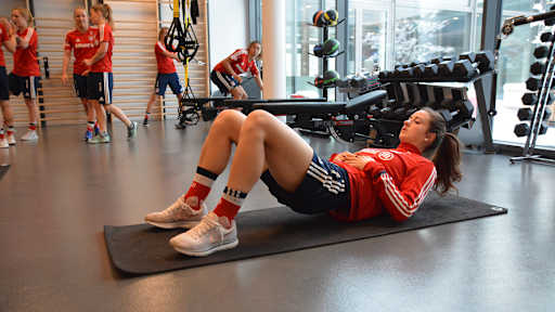 10-frauenfitness_fcb_210218