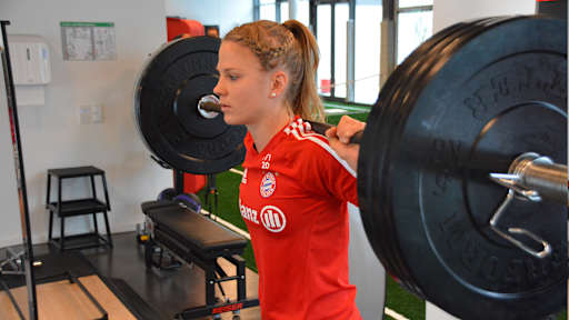 3-frauenfitness_fcb_210218