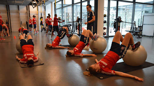 1-frauenfitness_fcb_210218