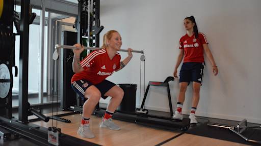 12-frauenfitness_fcb_210218