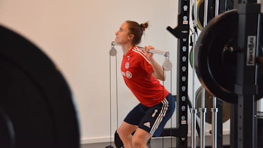 15-frauenfitness_fcb_210218
