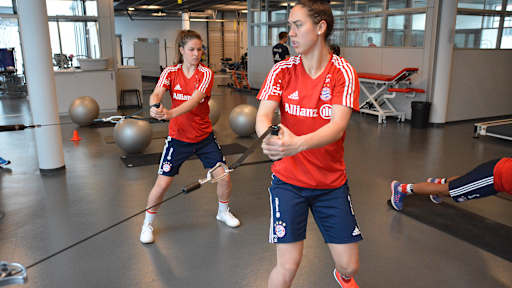 9-frauenfitness_fcb_210218