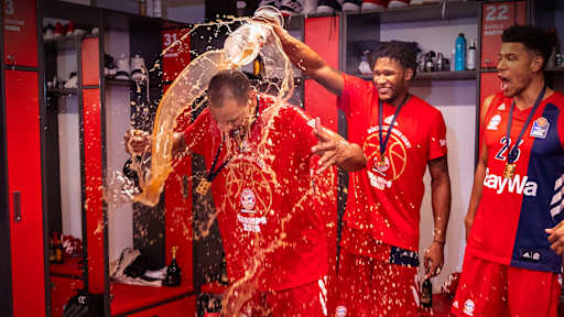 king_kabine_bier-dusche_2von2_champions2019_fcbb_ceirich_1zu1