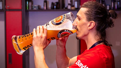djedovic_bier_champions2019_fcbb_ceirich_1zu1