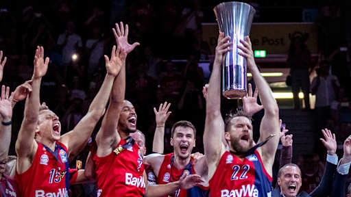 barthel-trophy_2_champions2019_fcbb_ceirich_1zu1
