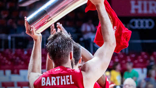 barthel-trophy_2_hinten_champions2019_fcbb_ceirich_1zu1