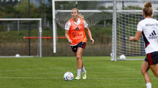 Glodis Viggosdottir Training FC Bayern Frauen