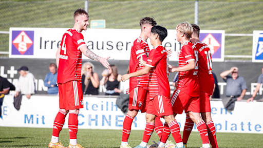 Die FC Bayern Amateure beim Auswärtsspiel gegen den FC Pipinsried.