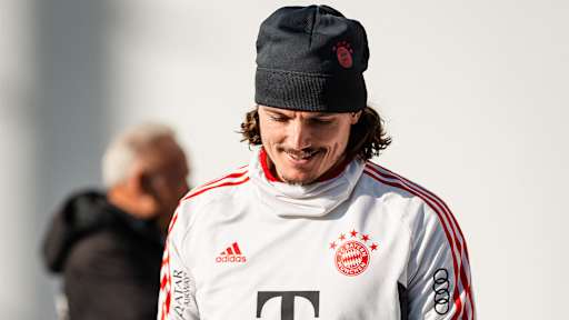 01-oeffentliches-training-fcbayern-221106-mel