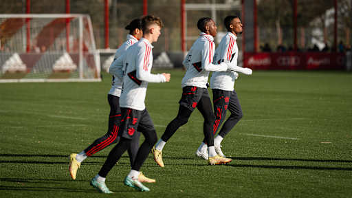 02-oeffentliches-training-fcbayern-221106-mel