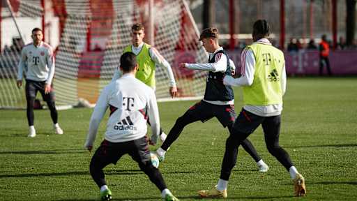 04-oeffentliches-training-fcbayern-221106-mel