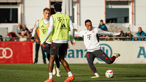 11-oeffentliches-training-fcbayern-221106-mel