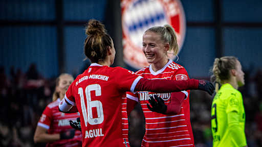 FC Bayern Frauen, Lina Magull, Lea Schüller, Jubel